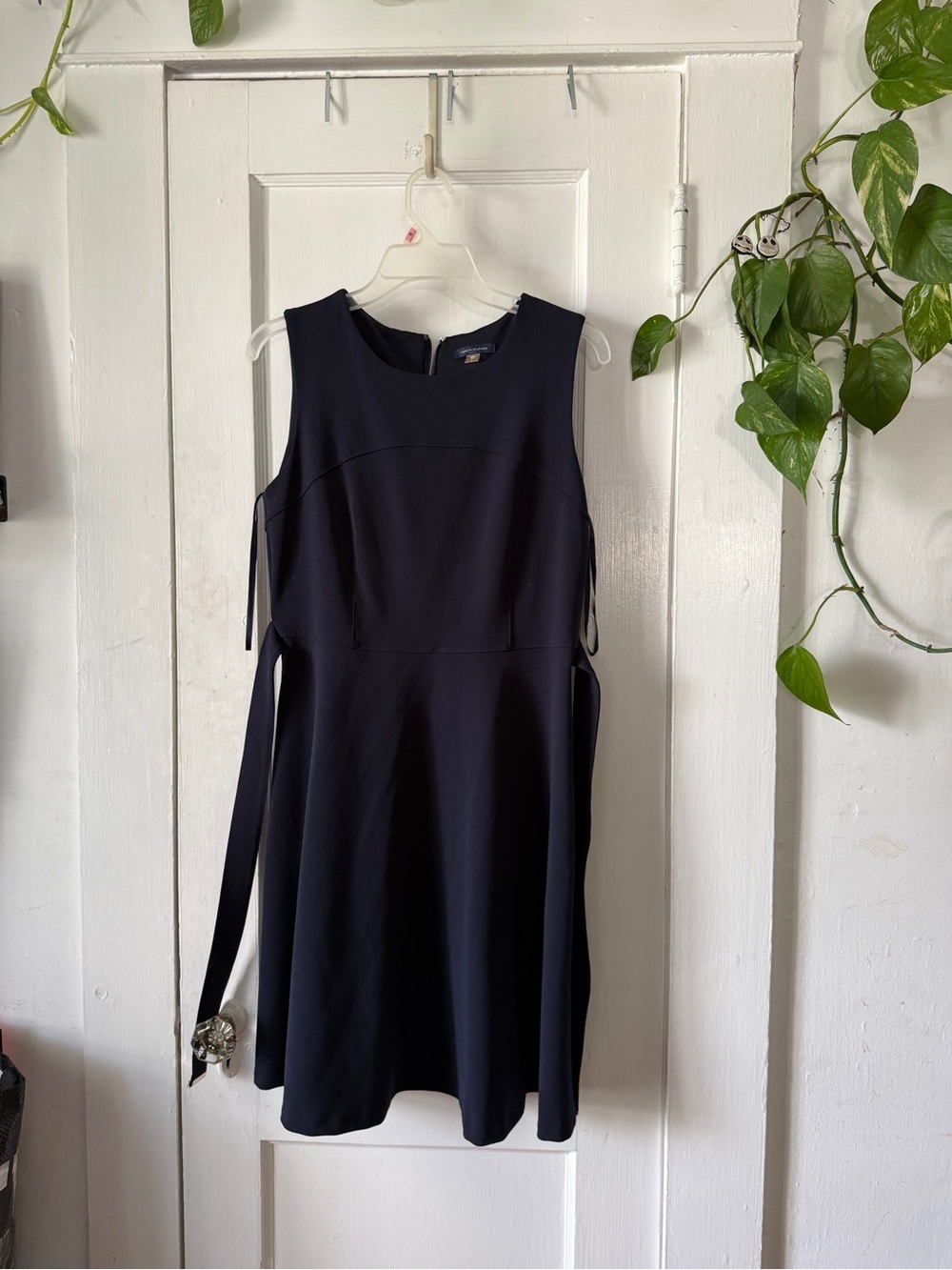 Tommy Hilfiger size 8 Classic Sleeveless Navy Fit & Flare Dress
